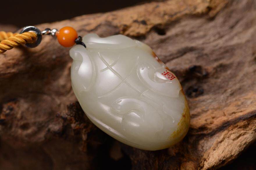 海派玉雕大师张良作品 红皮 新疆和田籽料 龙龟 挂件 29.7克