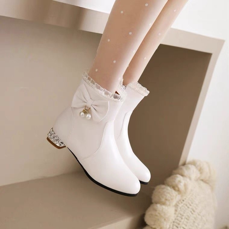 女童马丁靴白色