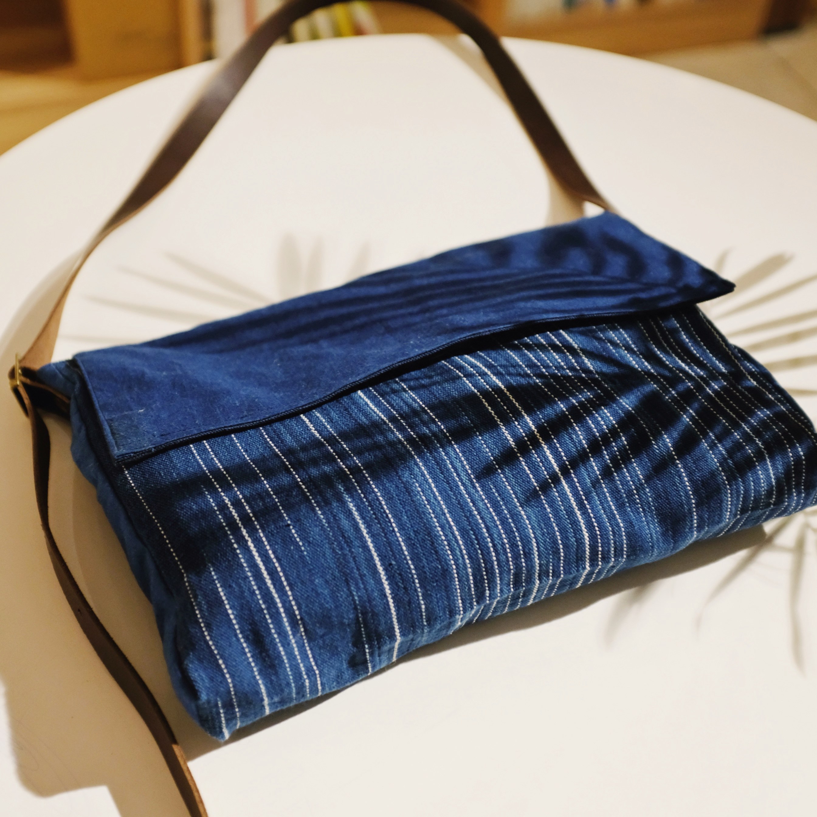 sapana植物染蓝染蓝印花条纹粗布中性简约礼物单肩斜跨真皮手工包