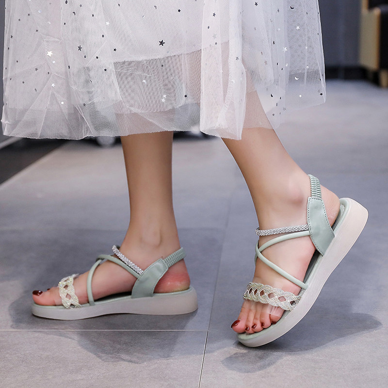 爱心水钻少女凉鞋交叉绑带露趾软底一字拖鞋平底防水台果冻罗马鞋