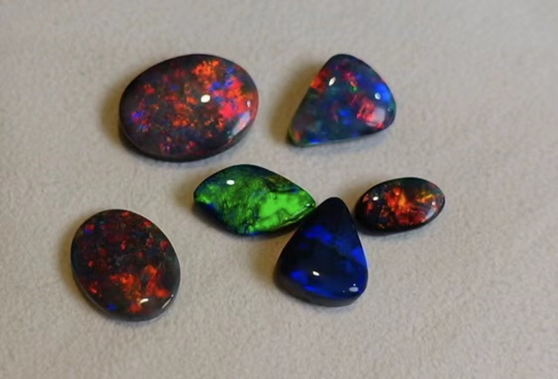 澳大利亚闪电岭黑欧泊矿区直送专拍链接