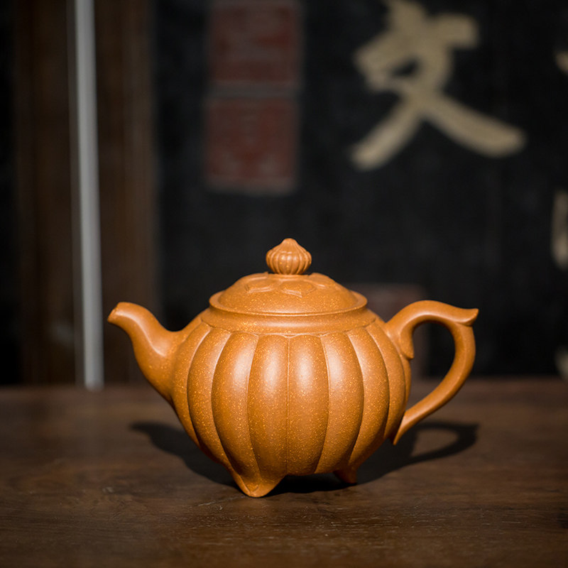 菱花壶工艺美术师谢芳制宜兴紫砂降坡泥纯手工紫砂壶