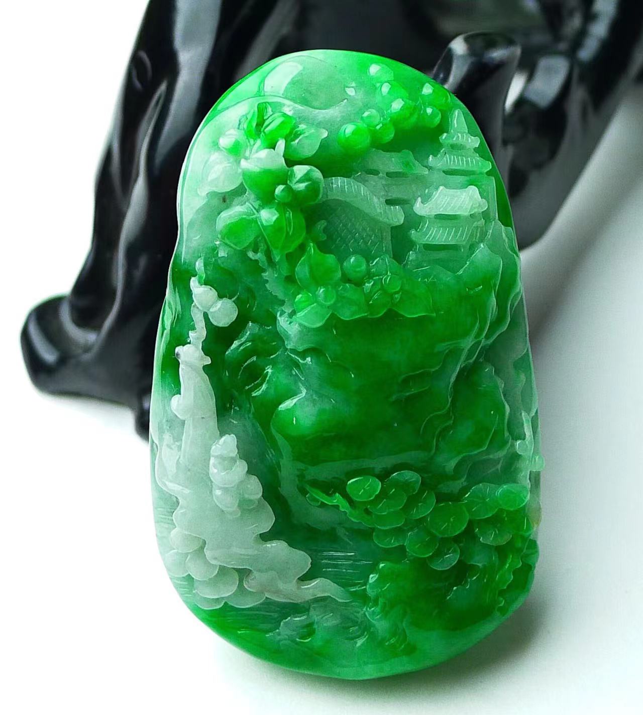 缅甸天然翡翠a货精美水润飘绿色山水牌挂件吊坠平安之意高山流水