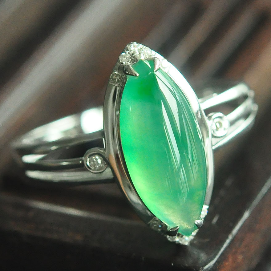 【即刻拍】福茗翡翠~冰种a货满绿大马眼戒指--18k金钻镶嵌 2.10g