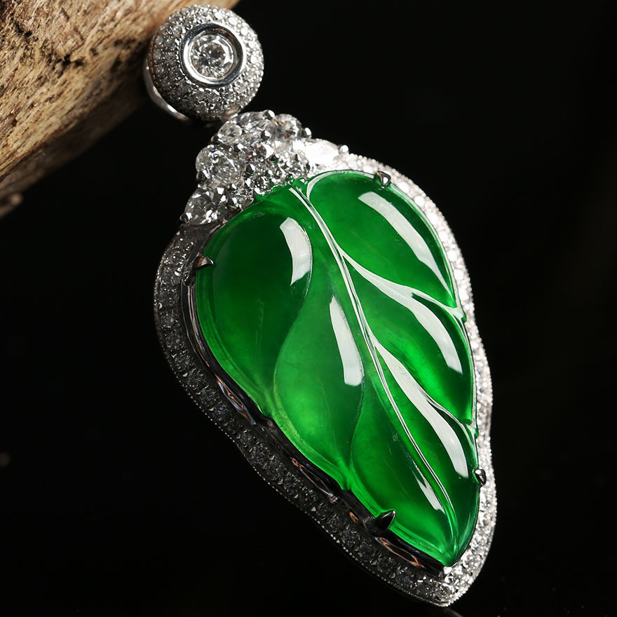典藏级天然翡翠a货冰种帝王绿玉叶子吊坠--18k金钻镶嵌 14.90g