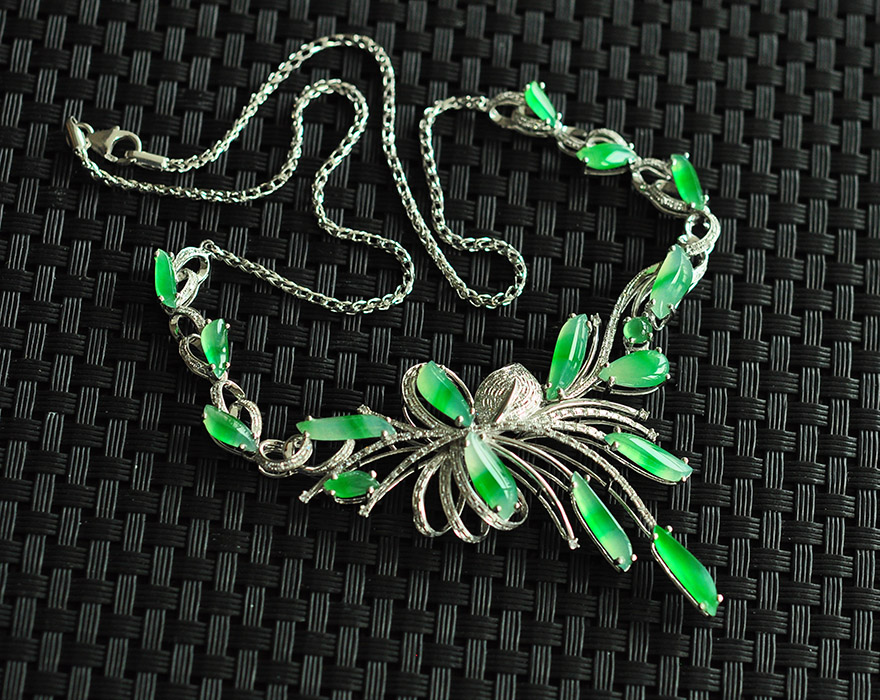 福茗翡翠~冰种a货淡绿随形项链--18k金钻镶嵌 22.53g