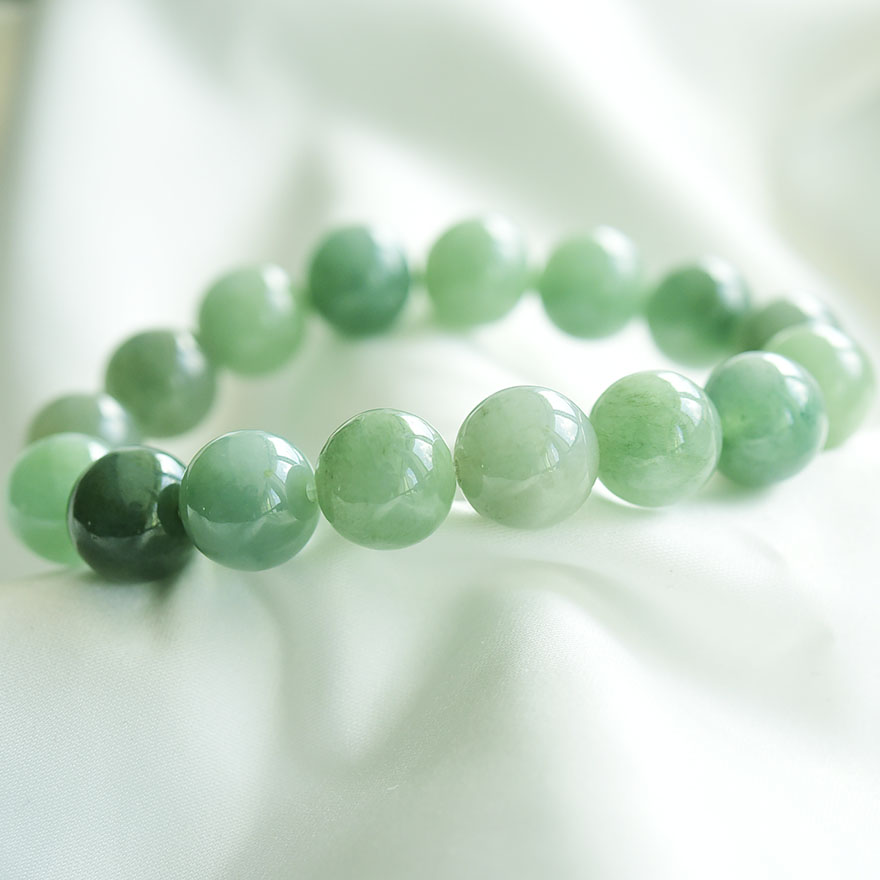 精品缅甸天然翡翠水润a货淡绿玉珠子手链手串--清心养性 67.03g