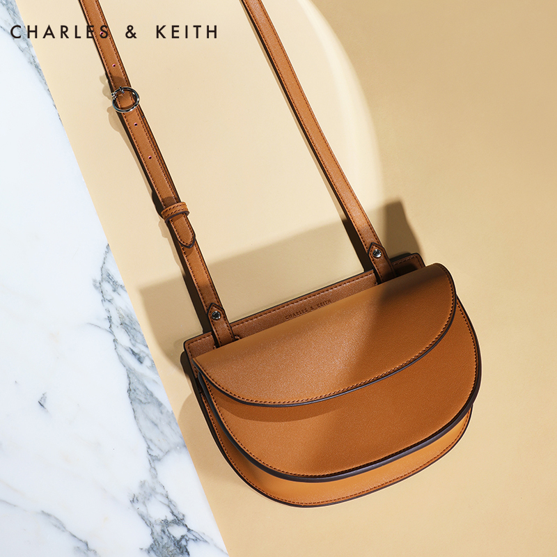 CHARLES＆KEITH 馬鞍包 CK2-80780293 歐美復古風單肩包斜挎包