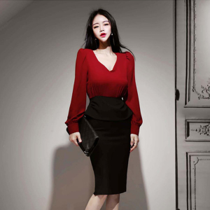 Korean version fashionable temperament elegant thin commuter V-neck contrast color bottomed dress