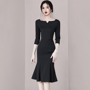 2022 spring new Korean version fashion temperament elegant V-neck sexy fishtail bag hip solid color dress in stock