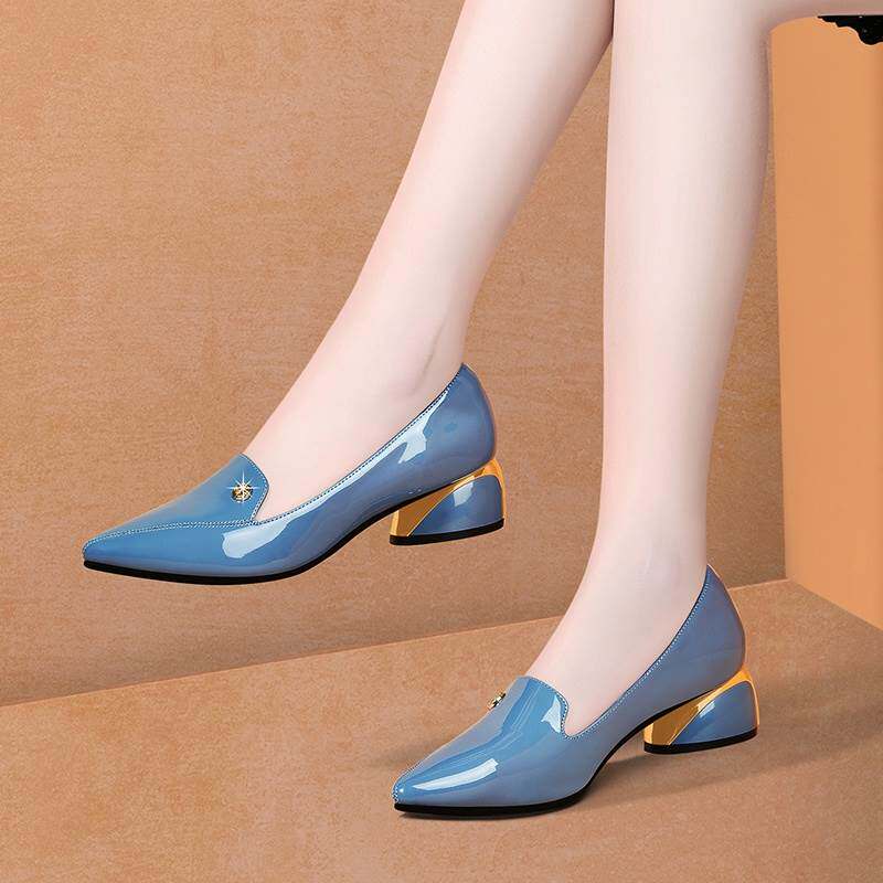 单鞋女中跟2020年新款秋季百搭粗跟配裙子的漆皮蓝色女式浅口皮鞋