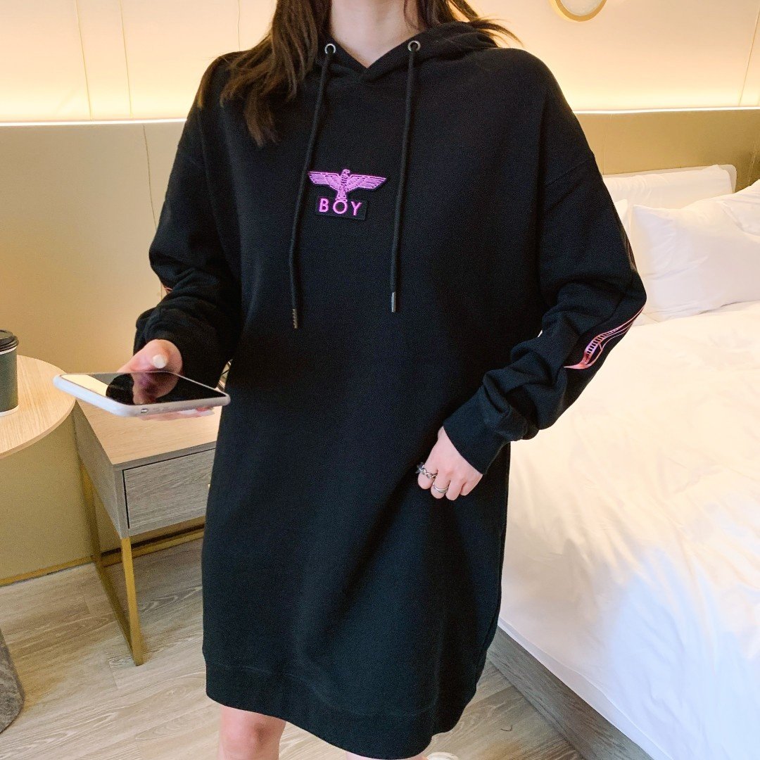 热销潮牌boy女装