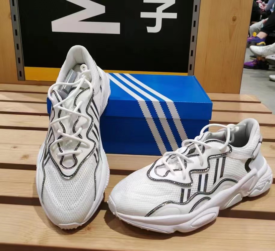 adidas三叶草男女鞋OZWEE