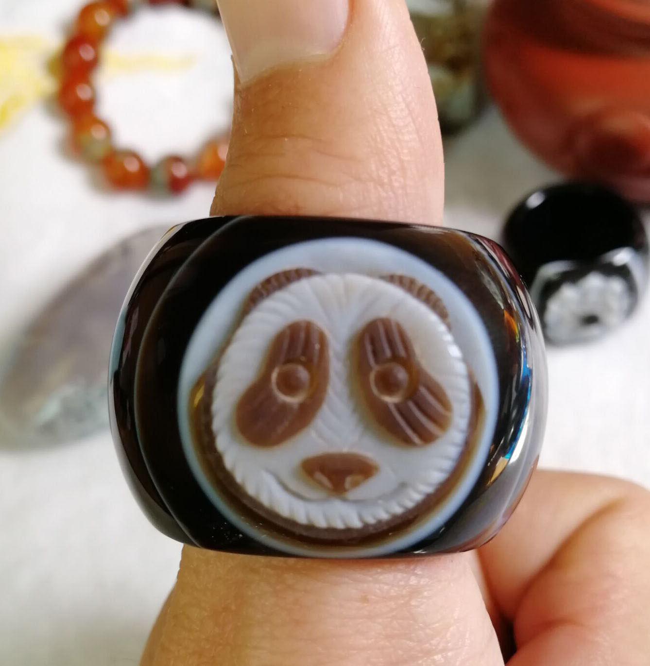 天然药师玛瑙手工雕刻国宝熊猫 萌宠可爱 难得的收藏品 土豪扳指