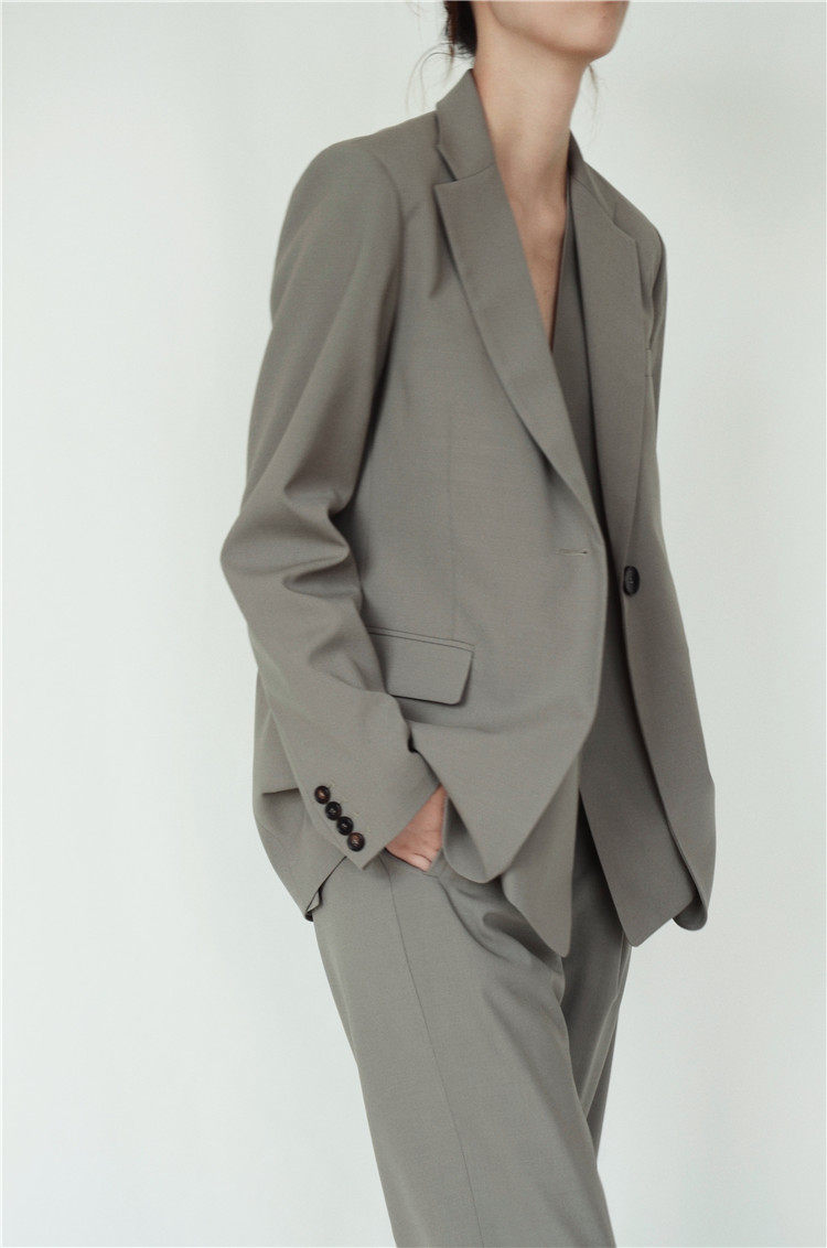 精纺羊毛西装女