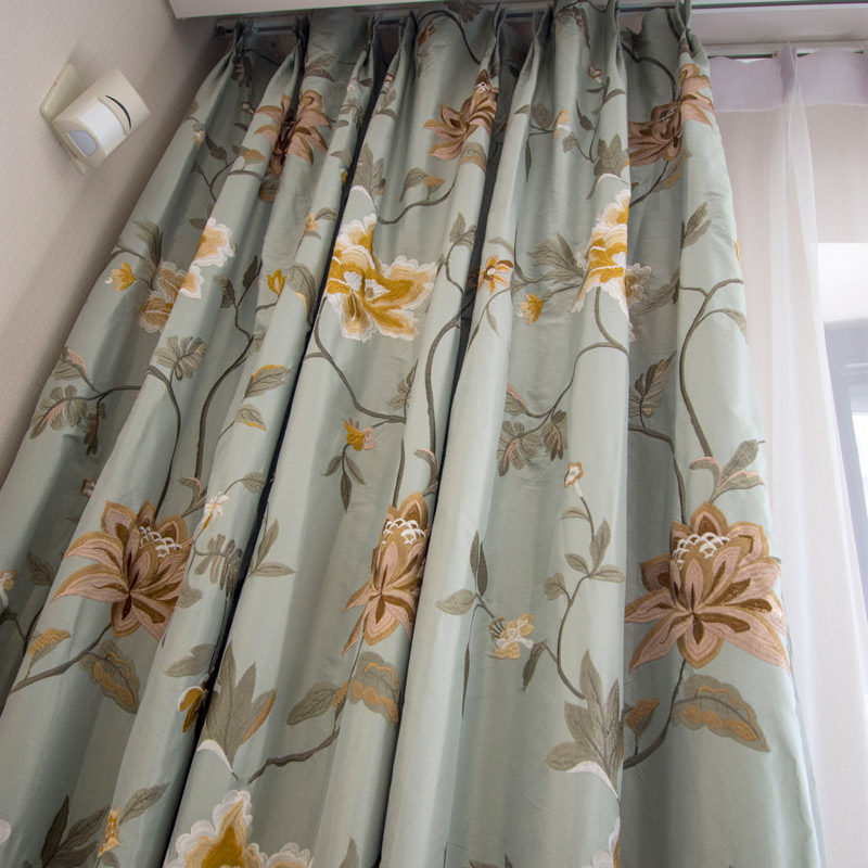进口美式大花型真丝绣花遮光窗帘轻奢豪华别墅卧室落地帘桑蚕丝