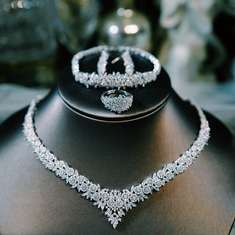 高级感奢华大气镀金宝石晚礼服结婚配饰新娘主婚纱项链耳环四件套