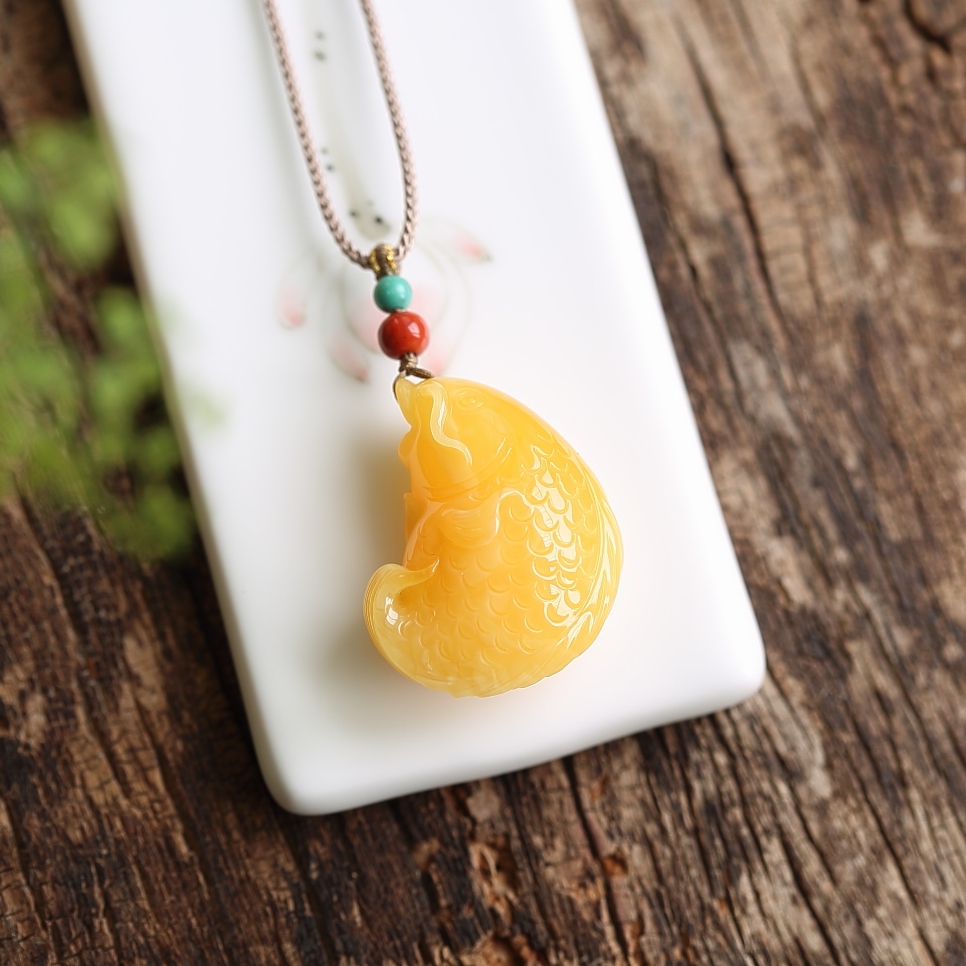 上石清灵天然琥珀蜜蜡鲤鱼吊坠苏工雕刻毛衣链男女款挂坠礼物锦鲤