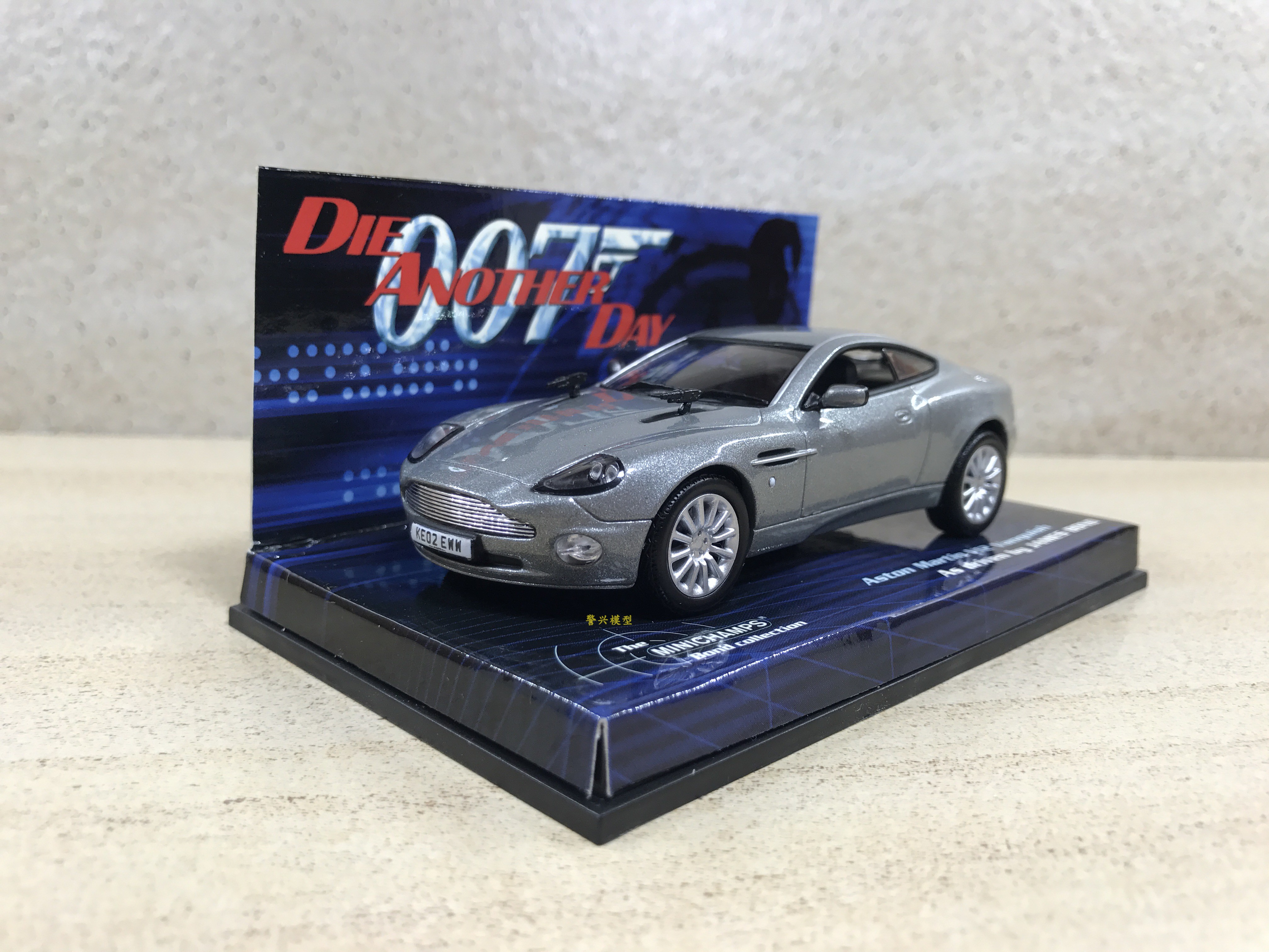 阿斯顿马丁astonmartinv12詹姆斯邦德007迷你切生日礼物合金143
