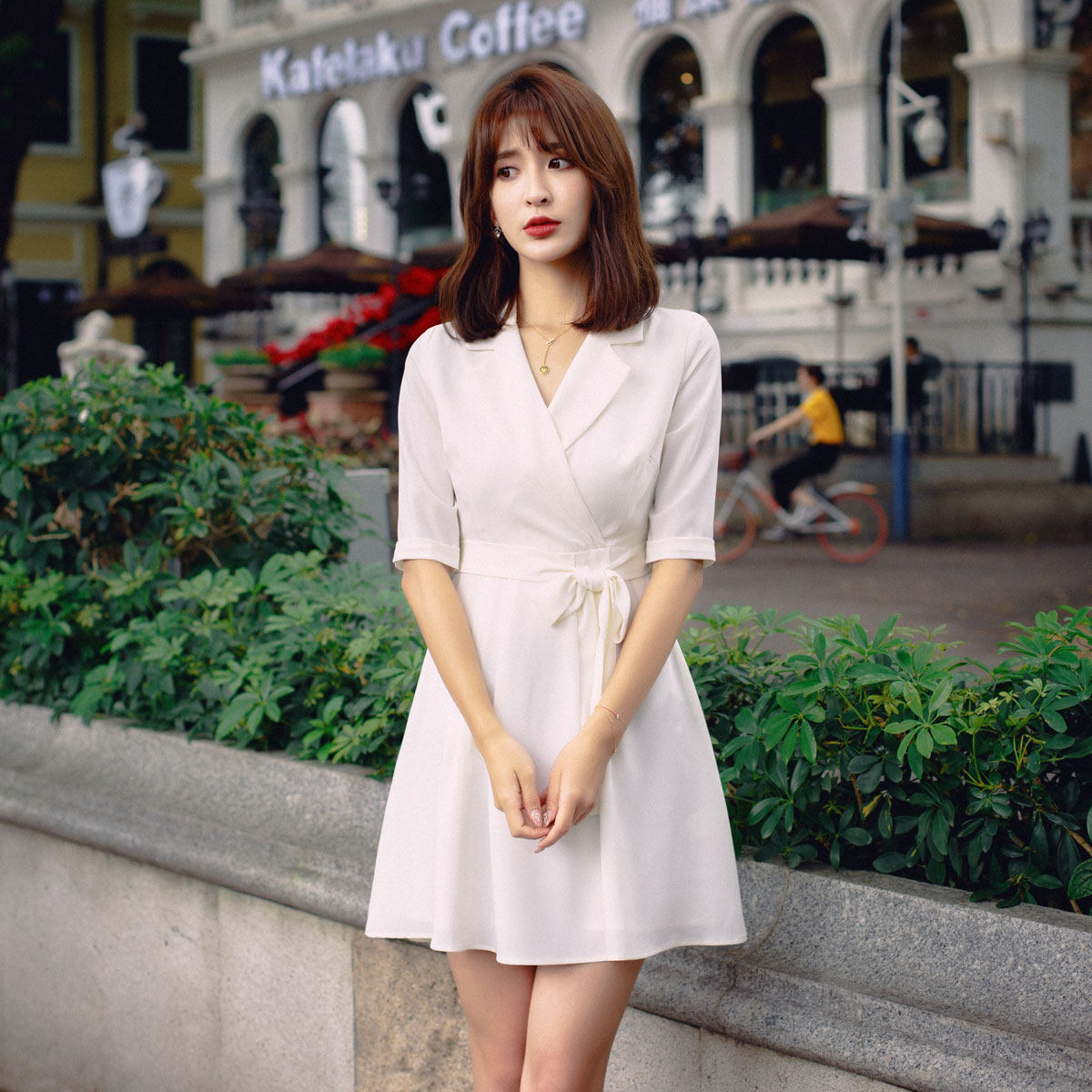 裙子女2019新款夏装冷淡风v领修身收腰显瘦法式气质a字白色连衣裙