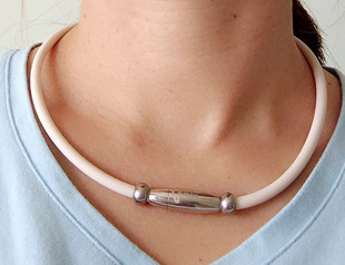 硅胶能量保健负离子钛项圈颈环运动防水磁疗颈椎项链三效合一女款,可