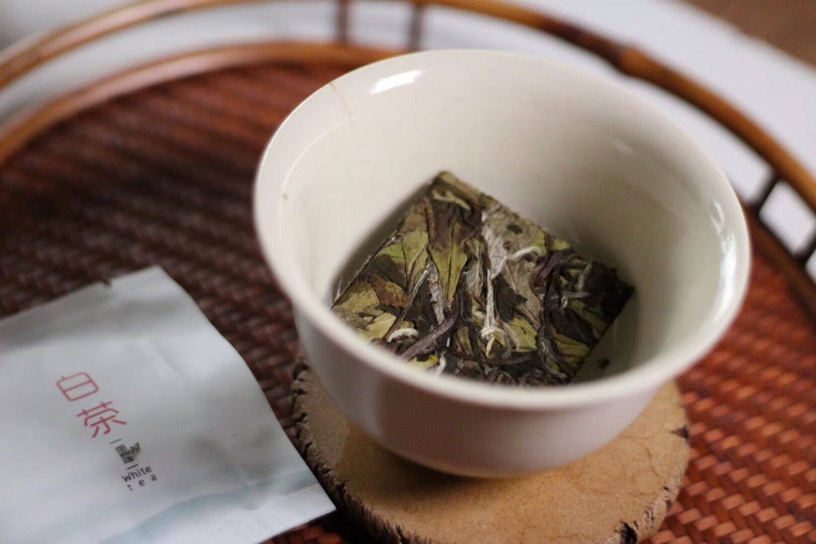 2018年白牡丹饼干茶福鼎白茶便携白茶100克15片左右简装包邮