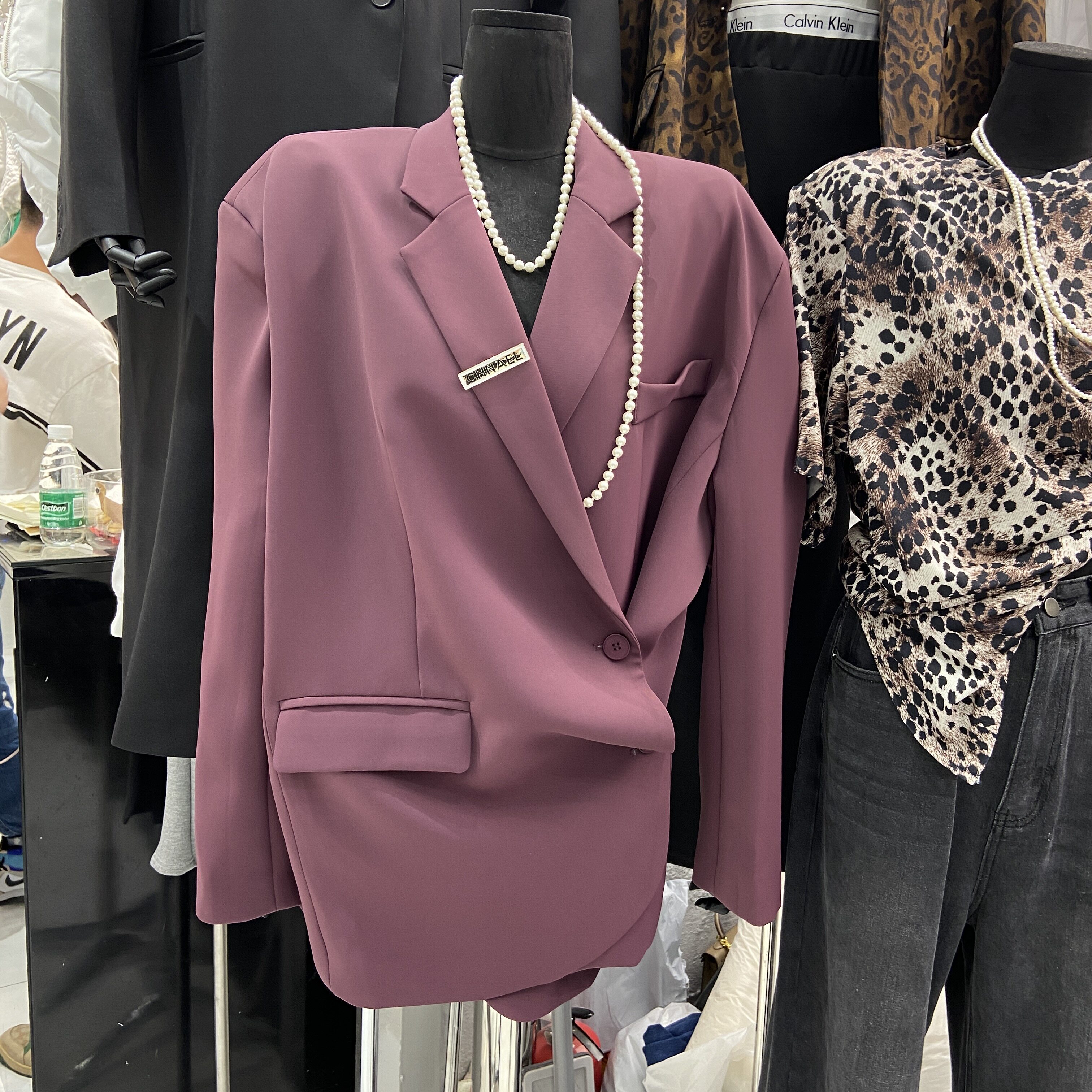 梅子色西装外套