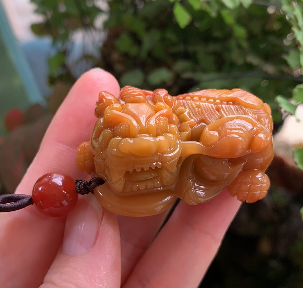 正宗天然玉石黄龙玉招财霸王貔貅手把挂件吊坠红色老料男女款包邮