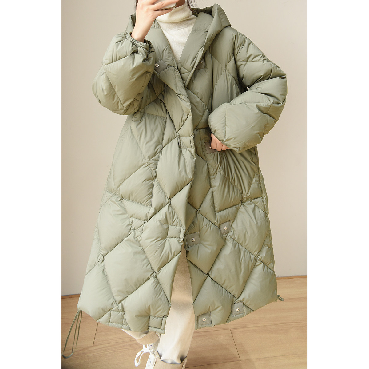 长款白鹅绒女羽绒服