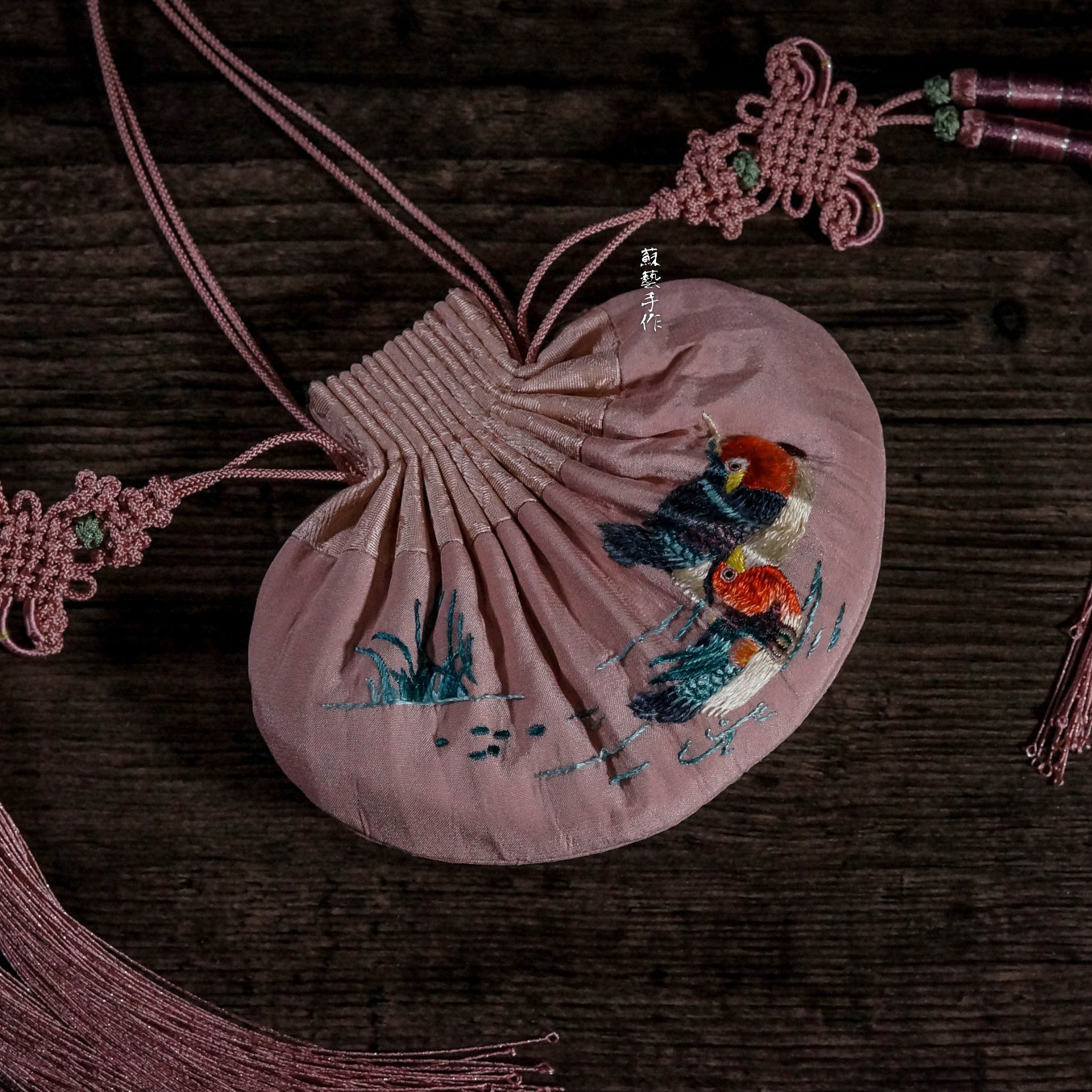 真丝手工刺绣古法荷包 仙鹤鸳鸯秋虫三款 传统绳结配彩金回笼须