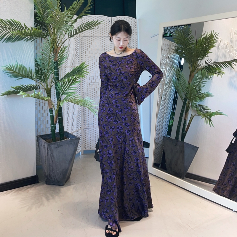 韩国东大门圆领荷叶袖咖色紫花修身收腰显瘦长袖连衣裙
