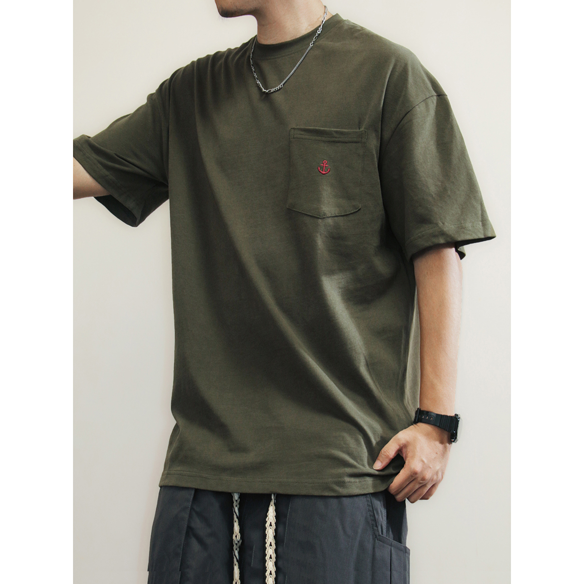 日系潮流夏季硬核军绿色T恤男OOTD穿搭工装风宽松圆领口袋短袖TEE