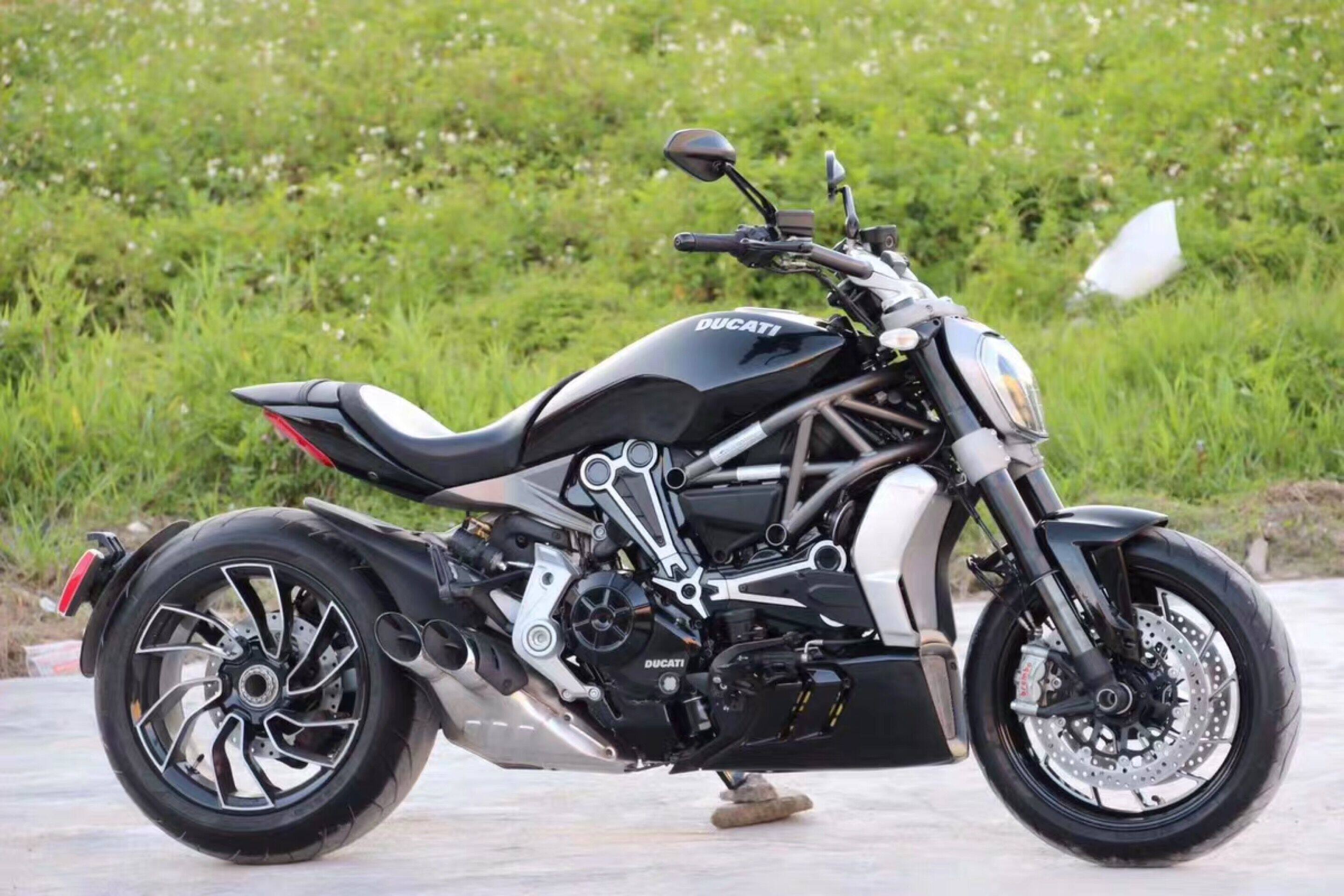 一折摩托车跑车四缸街车