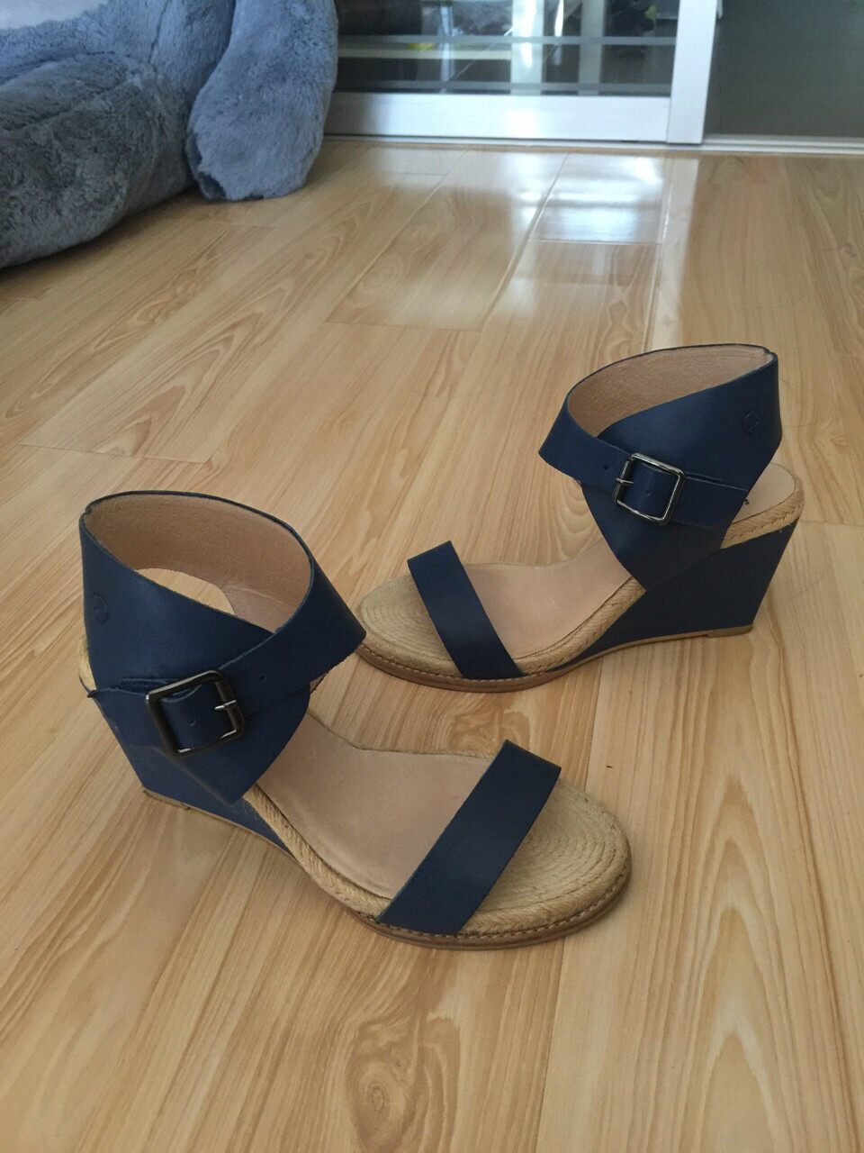 【真皮大牌凉鞋坡跟】_二手_转让_回收 – 闲鱼