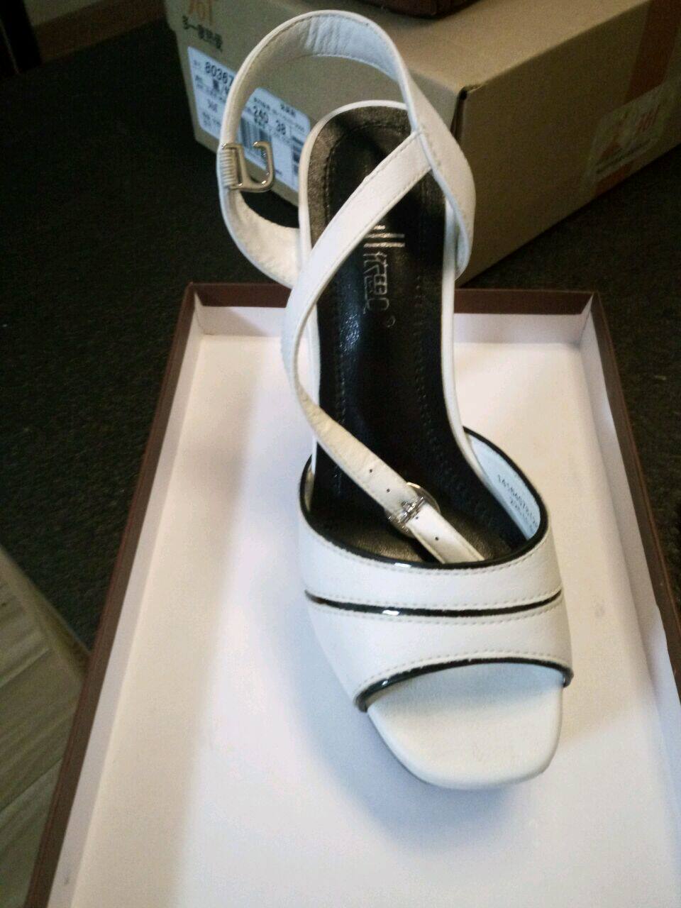 【依思q黑凉鞋】_二手_转让_回收 – 闲鱼