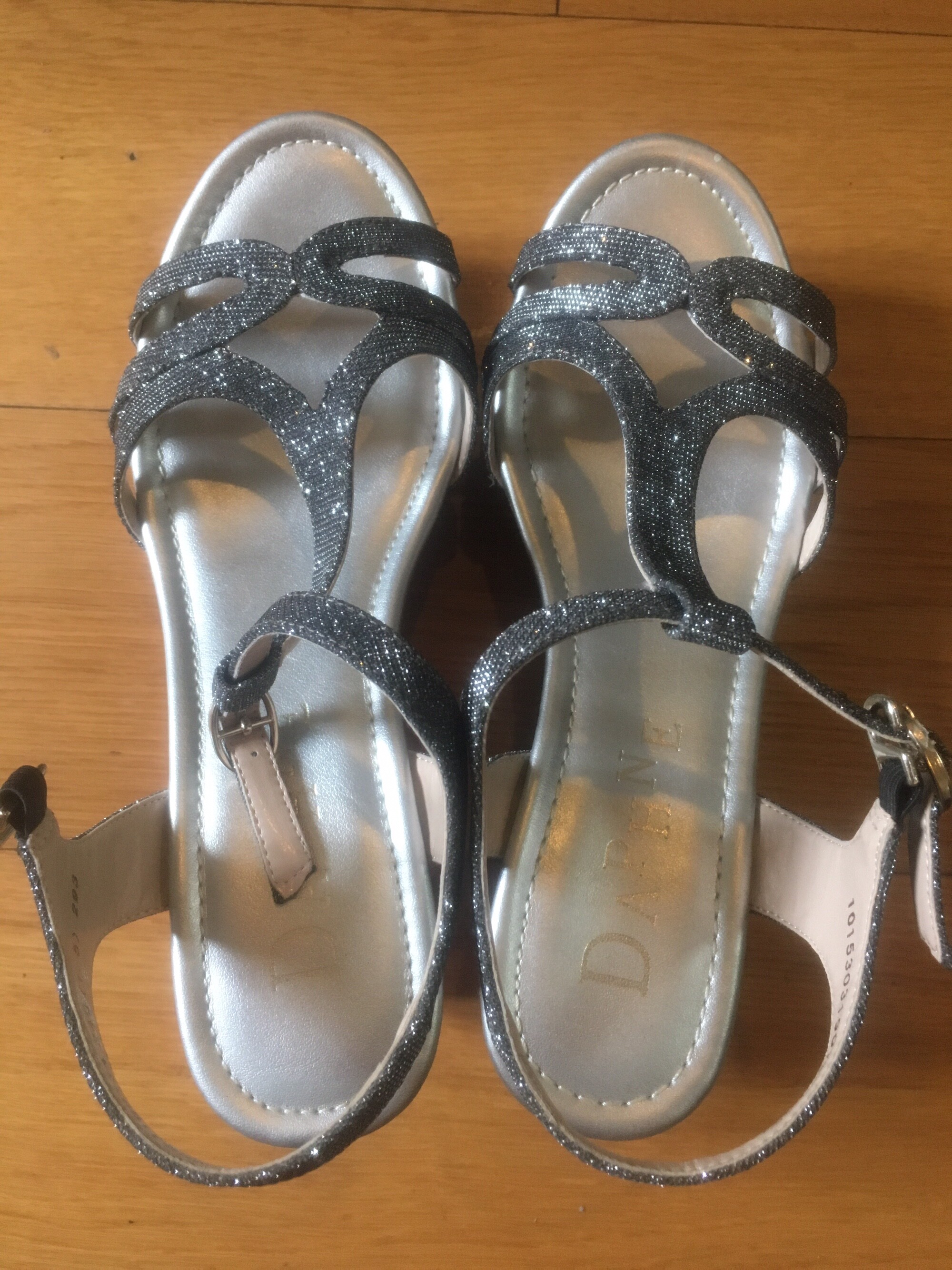 【达芙妮凉鞋2016】_二手_转让_回收 – 闲鱼