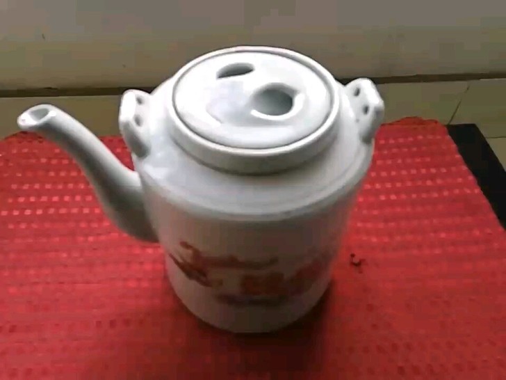 六七十年代老式瓷器茶壶摆件