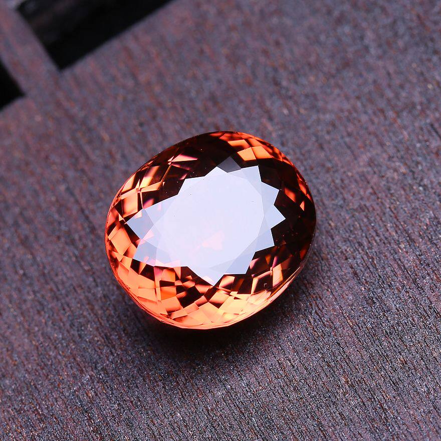 顶极 干净 大台面 火彩超好 老料天然橙红碧玺戒面裸石 1.77克