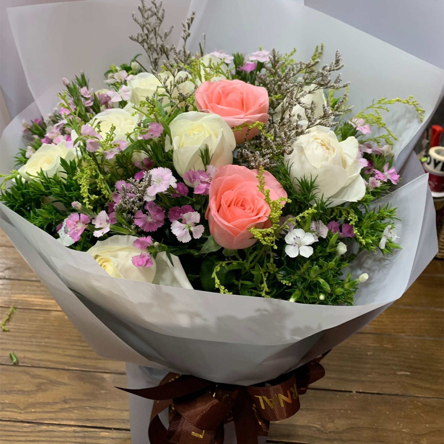 生日礼物盒装花束礼盒送女友哈尔滨花店同城送花大庆绥化鲜花速递