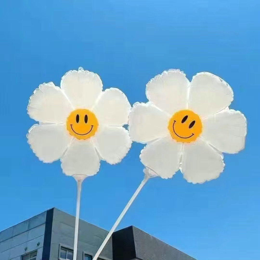 六一儿童节铝膜小雏菊气球派对拍照道具白色笑脸太阳花朵卡通铝箔