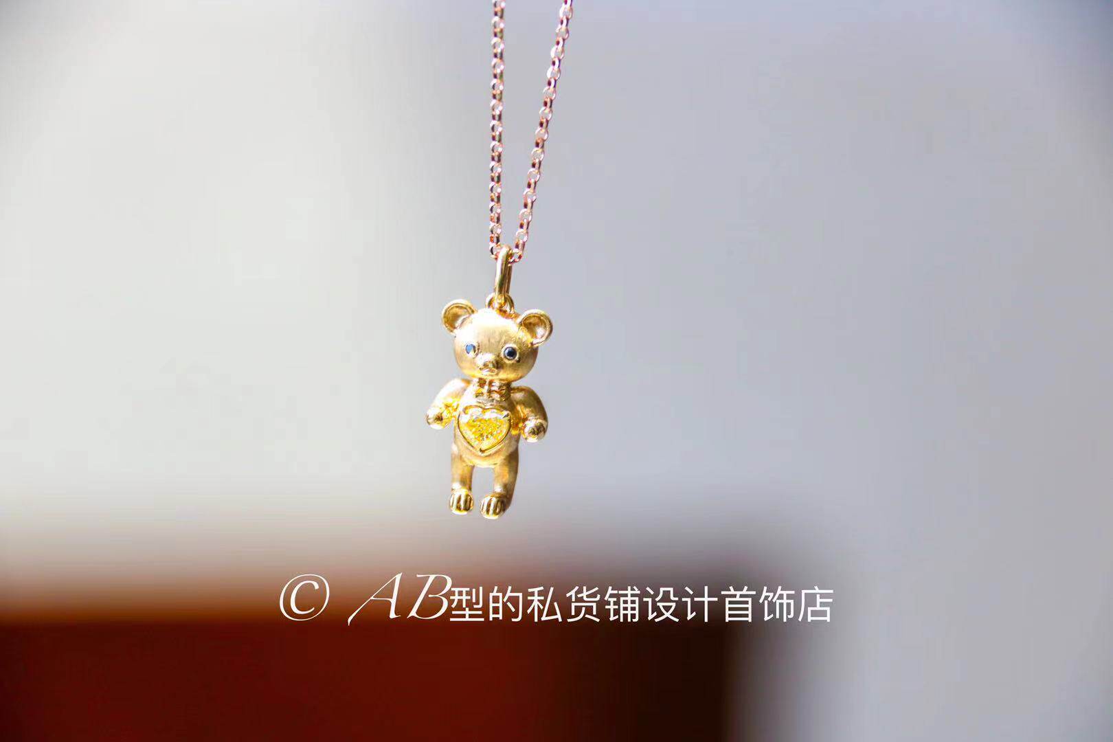 我们要始终保持一颗有童趣的心可爱的黄钻小熊吊坠18k黄金色情侣
