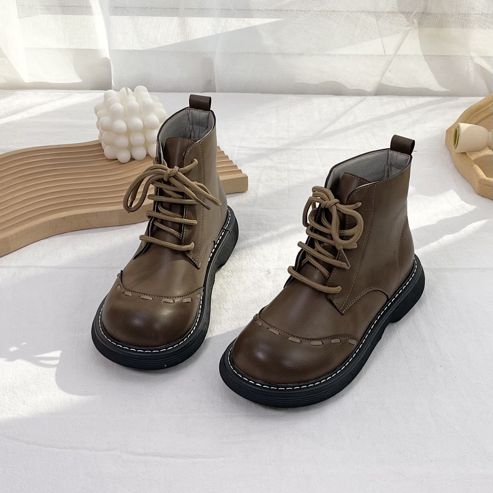 森系复古马丁靴厚底增高靴子黑色英伦小皮靴休闲系带帅气骑士靴女