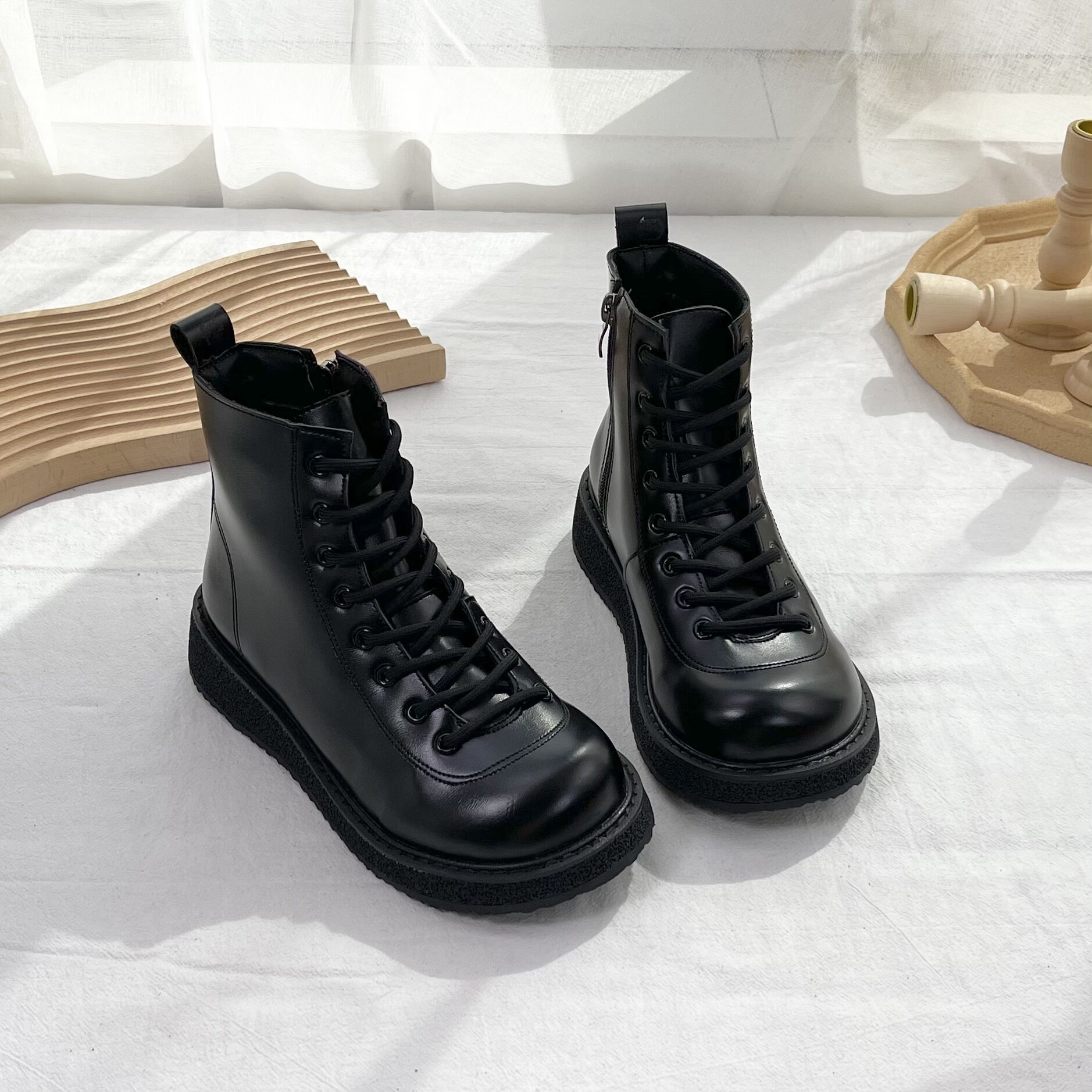 秋冬新款森系复古学院风青年马丁靴圆头短筒绑带女士靴ins小皮靴