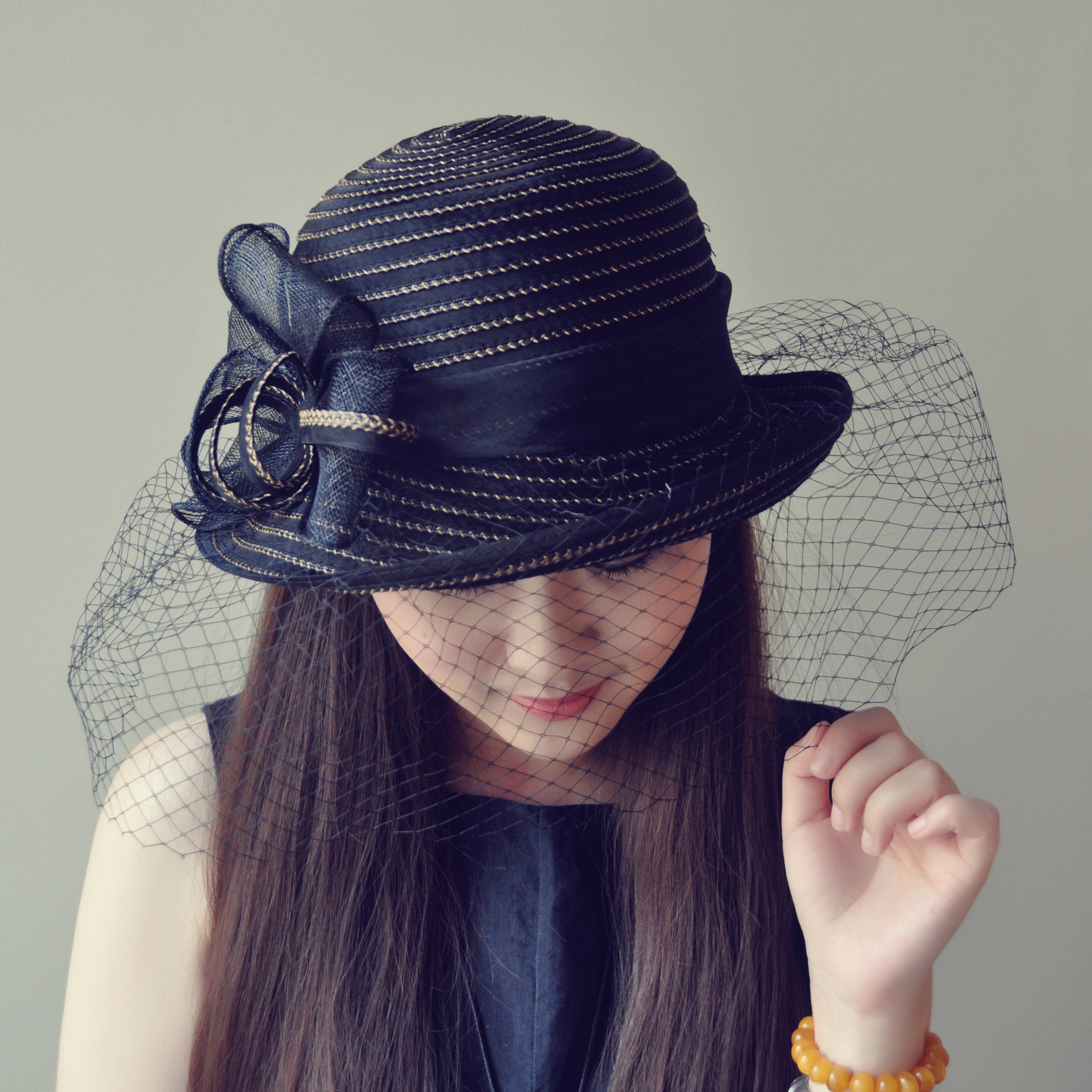 夏天小檐卷边麻纱花朵草帽女优雅复古遮面网纱帽春秋旅游防晒帽子