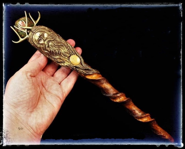 英国代购wand㊣手作水晶胡桃木雕刻螺旋状自然之灵绿人角神魔杖