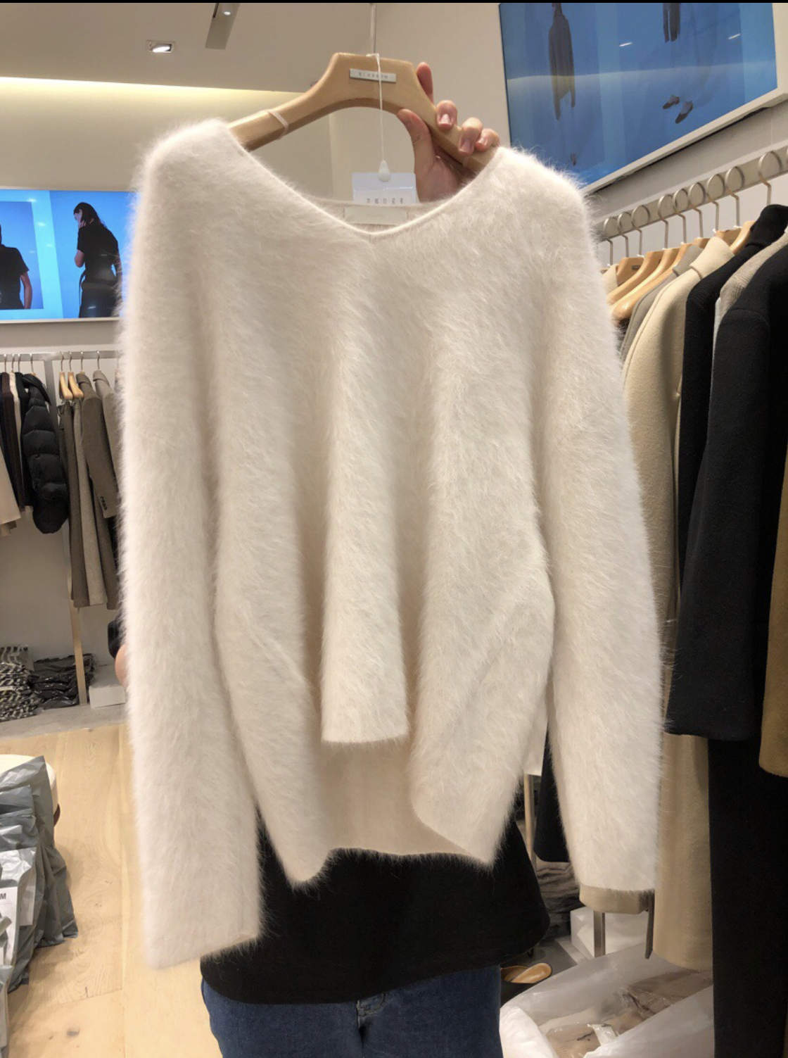 不掉毛水貂绒v领白色毛衣女套头宽松加厚保暖毛绒绒上衣