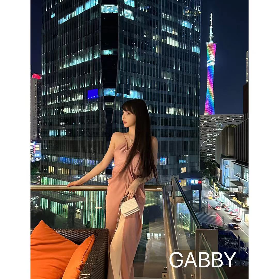 Gabby 气质时尚韩版百搭轻奢收腰度假宽松中长款吊带连衣裙 A2433