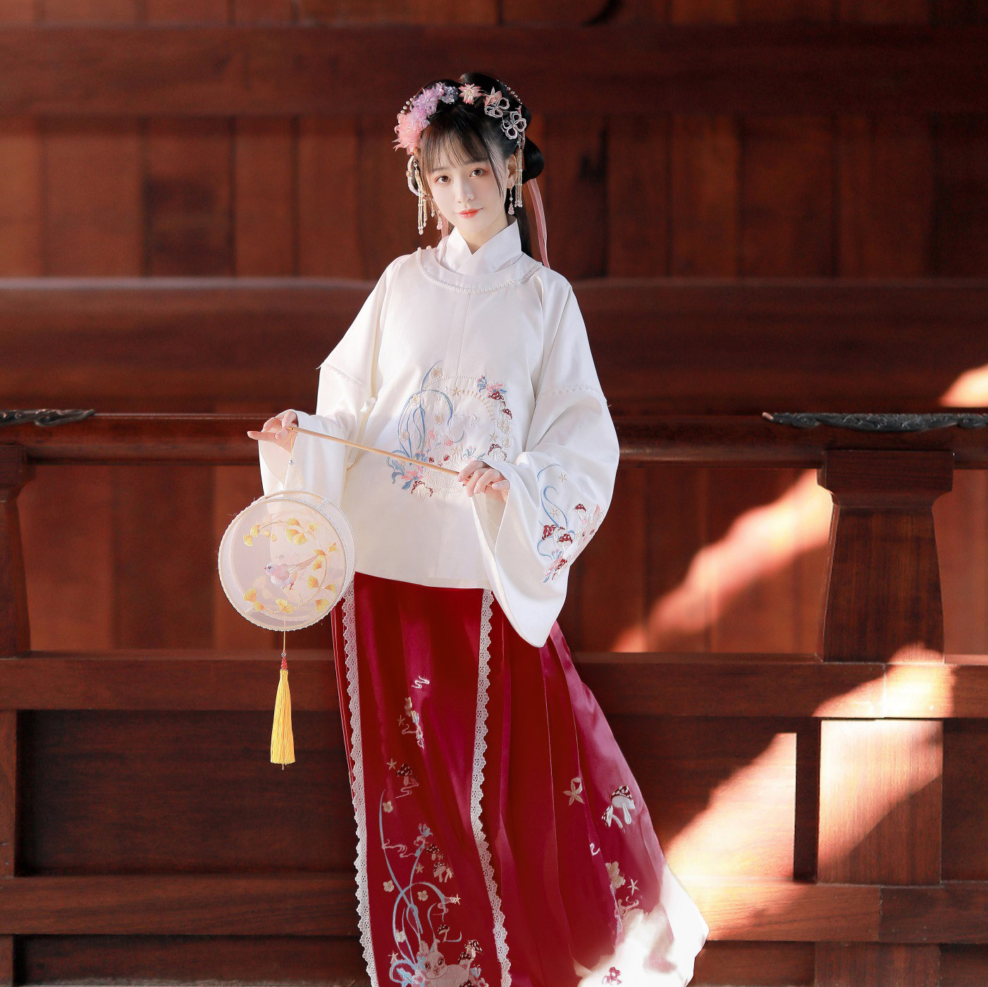 拜年红色汉服女明制圆领上衣马面裙古装冬装加绒加厚斗篷套装现货