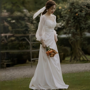 韩式轻婚纱2023新款气质显瘦森系出门纱白色简约缎面礼服裙小拖尾