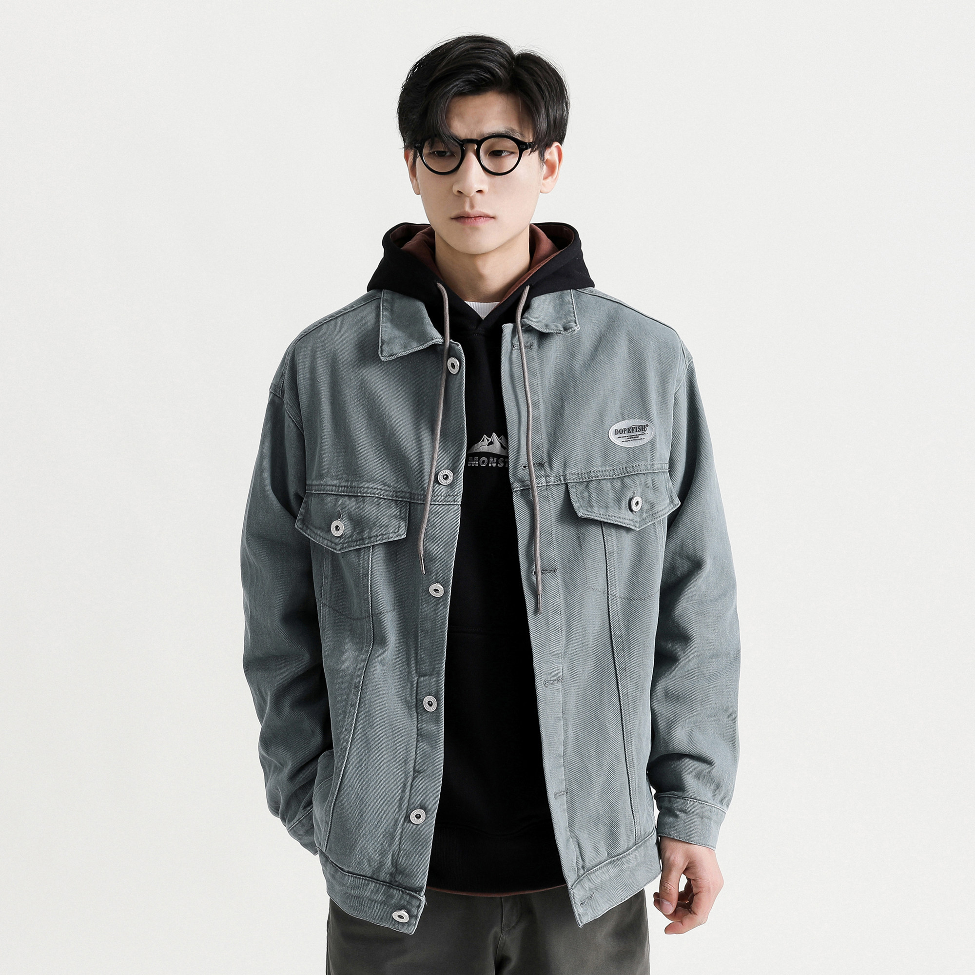 夹克衫男青年学生